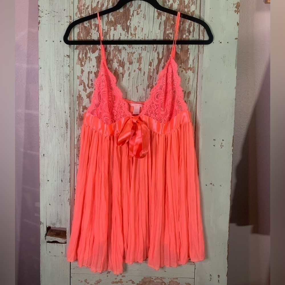 Women’s Victoria’s Secret coral lace cami lingerie top with bow detail